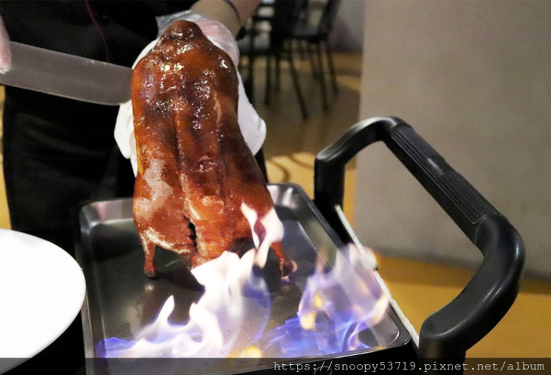 金磚 柴火-火焰烤鴨館-正宗北京烤鴨，每隻重達3公斤的宜蘭櫻桃鴨，還有驚豔的片鴨秀