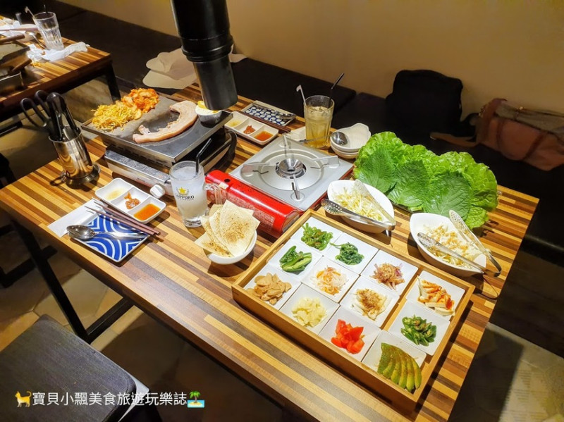 [食]台北 林森北 新鮮生菜吃飽飽 吃燒肉也可以健康又美味 燒肉-生菜包肉-綾aya
