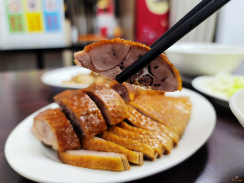 (食-高雄鳳山) 老爺美食館 / 焦糖燻鴨、香茅煎肉令人驚豔的好味道