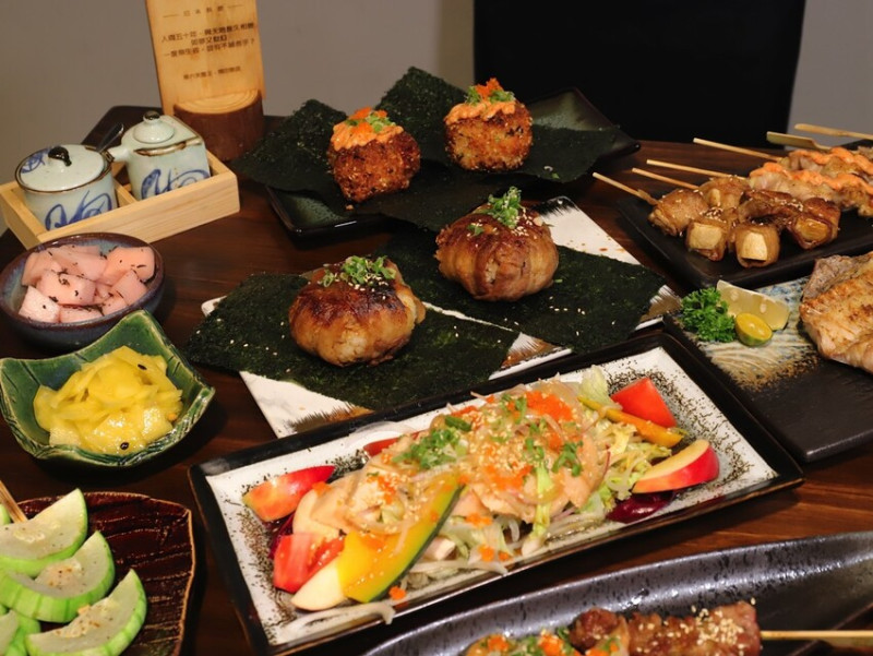 只要230元起就能吃到超美味個人日式定食套餐.5道精緻料理一次享受