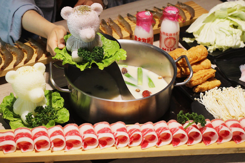 台中美食｜愛食鍋麻辣鴛鴦-新推出超狂芋泥牛奶鍋，可愛芋頭熊超吸睛