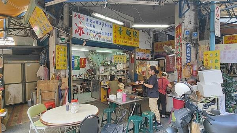 台北火車站周邊少數好吃的素食麵線店！便宜又大碗的素食麵線，是附近上班族素食業者的福音，就算吃葷食的人