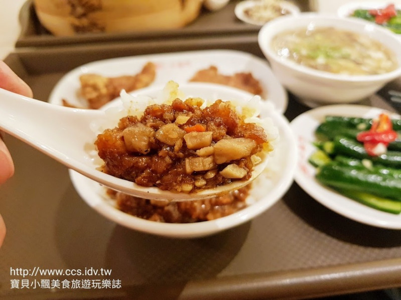 [食]台北 醫院中的美味 國民美食 滷肉飯 小籠包  微風三總商店街 小南門傳統豆花美食