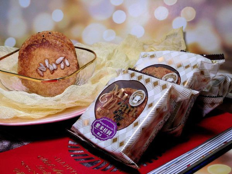 月餅 芋泥蛋糕: 馬可先生雜糧麵包烘焙坊 雜糧月餅+芋泥燕麥豆漿蛋糕捲，iTQi認證美味!!食品界的米其林