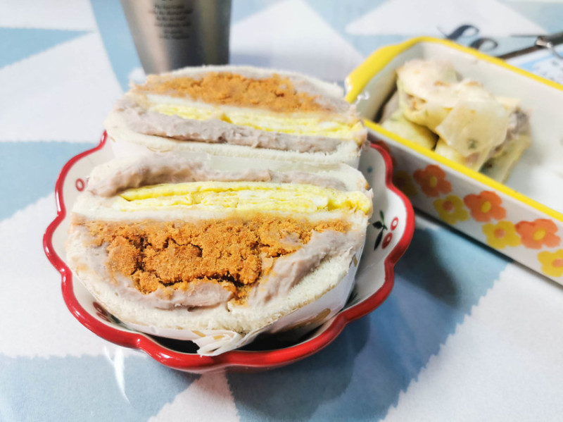 (江子翠捷運站)板橋早午餐/板橋午餐-湛藍複合式餐飲,爆炸量的芋泥土司,全天候複合式餐飲,簡餐,牛肉麵