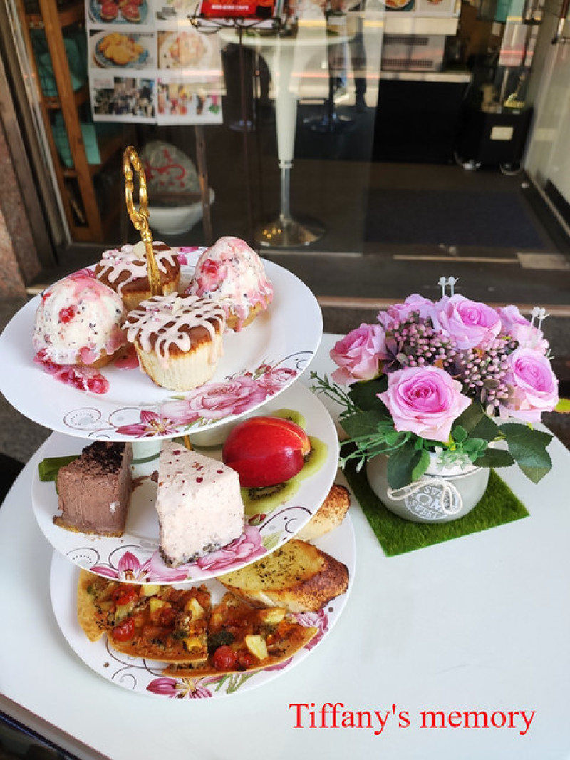 【新北板橋】板橋江子翠出站一分鐘可到，提供蔬食異國料理、手工創意甜品、玫瑰風味料理的樸實小店-MISS ROSE CAFE