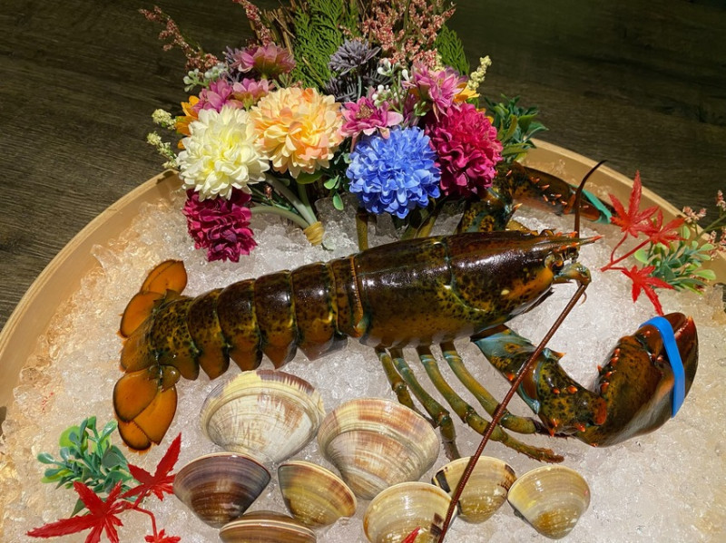 【台中海鮮火鍋】超澎湃活體海鮮，脂板前鍋物每日漁場新鮮直送的好滋味~