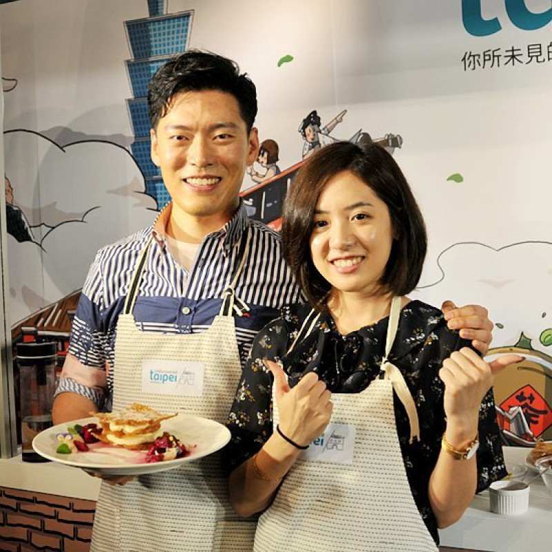 學姊學做菜竟手忙腳亂！北美知名廚師Jason Wang廚藝示範，以台北食材做出華麗煎餅卷，完勝學姊拿手菜-泡麵加蛋。