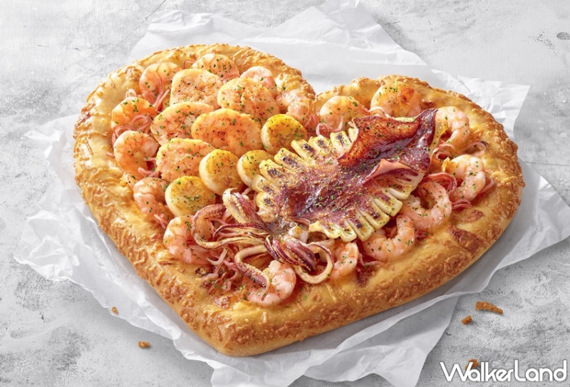 披薩控這次等到了！必勝客推出心型「愛你魷龍蝦干貝披薩」，再加碼達美樂披薩考滿分「免費」開吃。