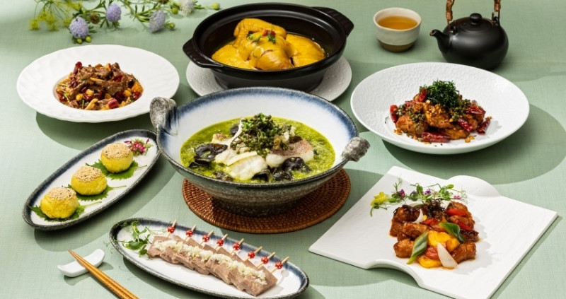 吃一道菜品味一個地方！國賓中餐廳打造「舌尖旅行」10道粵川必吃美食，三位名廚百年廚齡一同用美食嚐遍歷史的足跡。