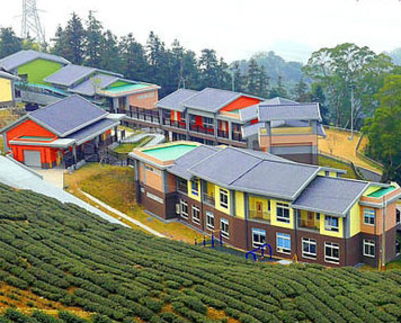 [雲林。古坑樟湖] 色彩繽紛的糖果小屋居然深藏在森林裡？台灣最美的森林學校『樟湖生態國中小學』