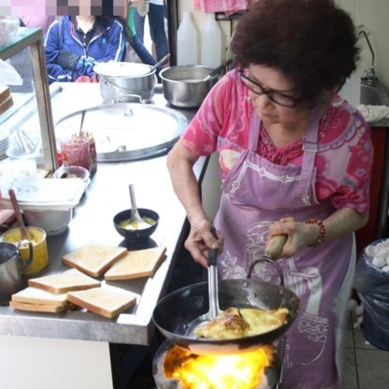 Ｓ【食記．台南．早餐】武廟阿嬤的手工碳烤三明治