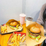 (台北台大醫院站)Burger Yellow 北車補習街南陽街美食推薦 全台首創紐西蘭鹿肉漢堡 低脂肉質不乾澀且沒腥味 漢堡很巨大多汁美味!