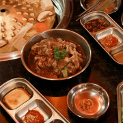 五十年的好味道，聚餐好去處！鑄鐵盤烤肉及經典韓式銅盤烤肉。