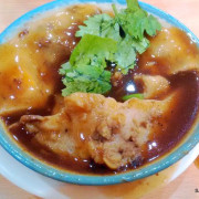 「王記府城肉粽」西門店 --- 香嫩可口份量十足的「碗粿」與「魚丸蘿蔔湯」。