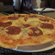 台中．簡單美味料實在的藍紋乳酪臘腸Pizza@布宜諾餐廳(+wifi)