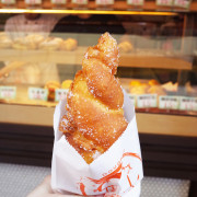 【台南一日遊 第六彈(6/6)】亞米甜甜圈專賣店。魔王級 國華街必吃 從台北跑來就為了這顆脆皮甜甜圈!! 千萬別小看它
