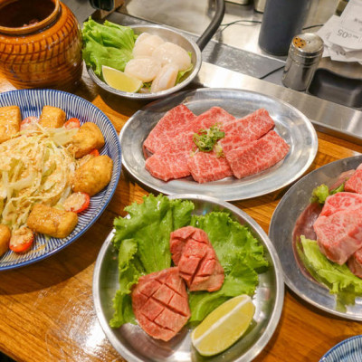 蘆洲美食》熊賀燒肉 道地日本風吧檯式燒肉 A5等級日本和牛 100%純米年糕 - 艾莉絲愛旅行