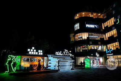 迪士尼100周年燈飾，聖誕樹、時空隧道登場囉!!還有快閃店、拍貼機，趕快打卡拍美照!|台中東區|lalaport